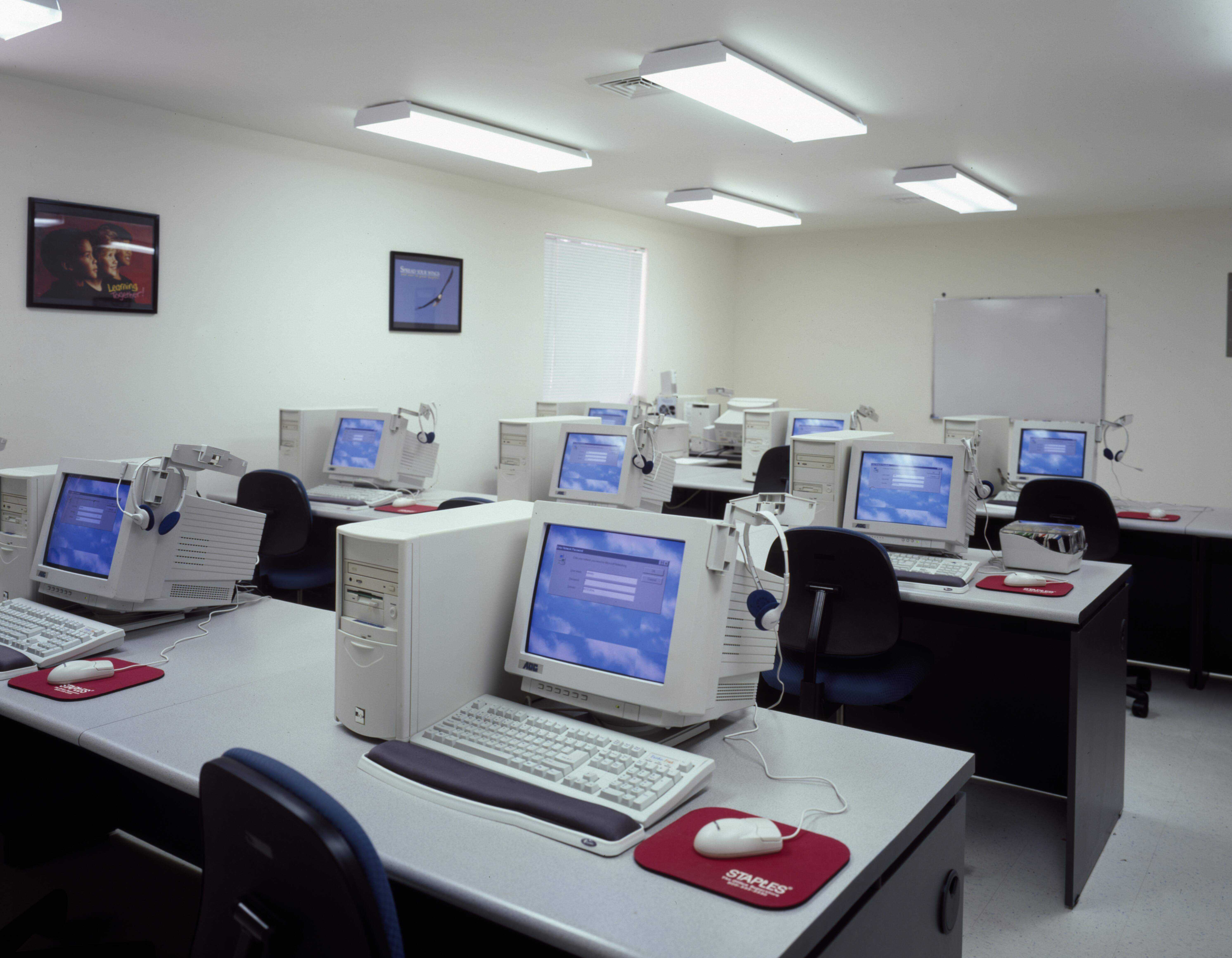 a computer class room